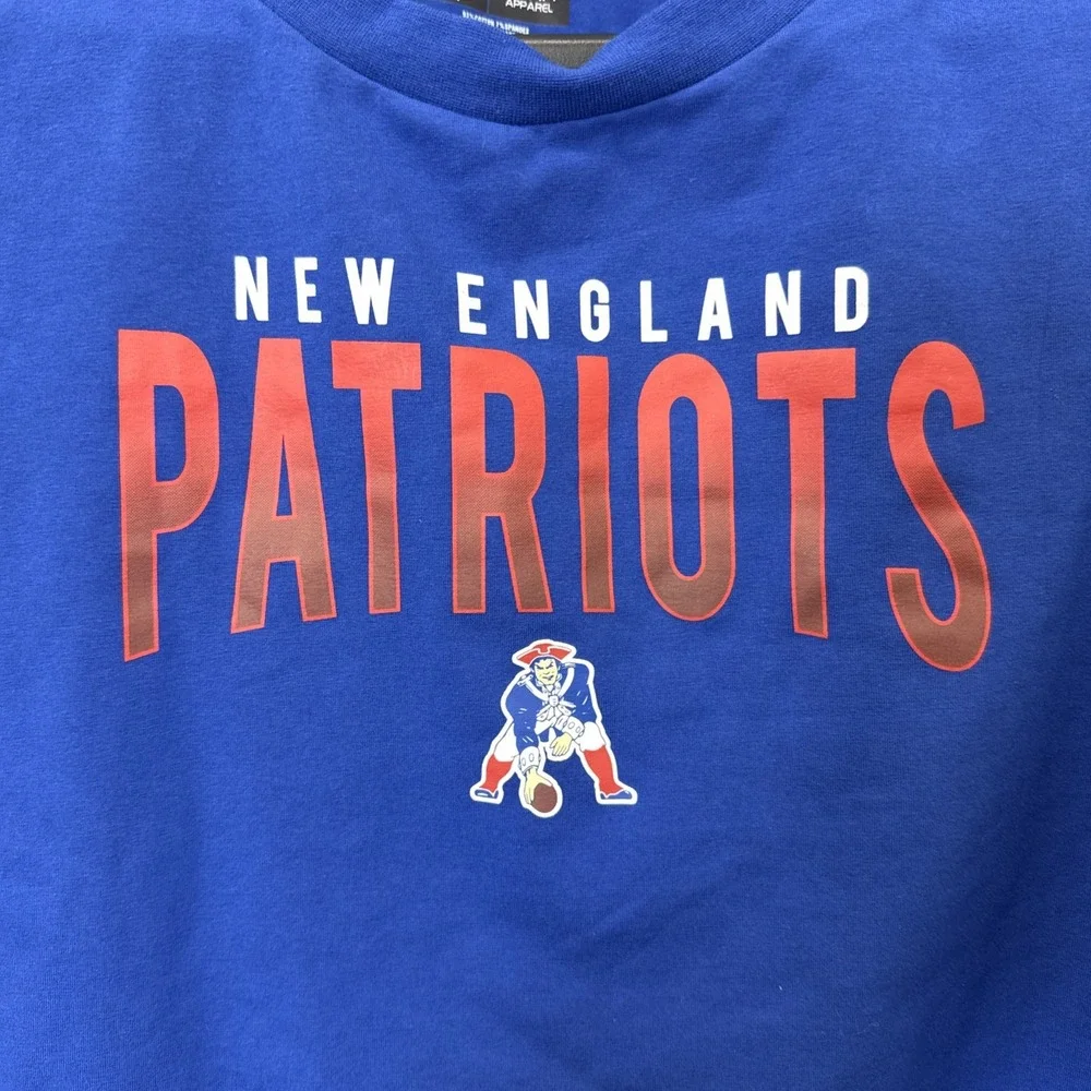 NFL Team Apparel New England Patriots women Crop Long Sleeve‎ Blue Old Logo  XXL